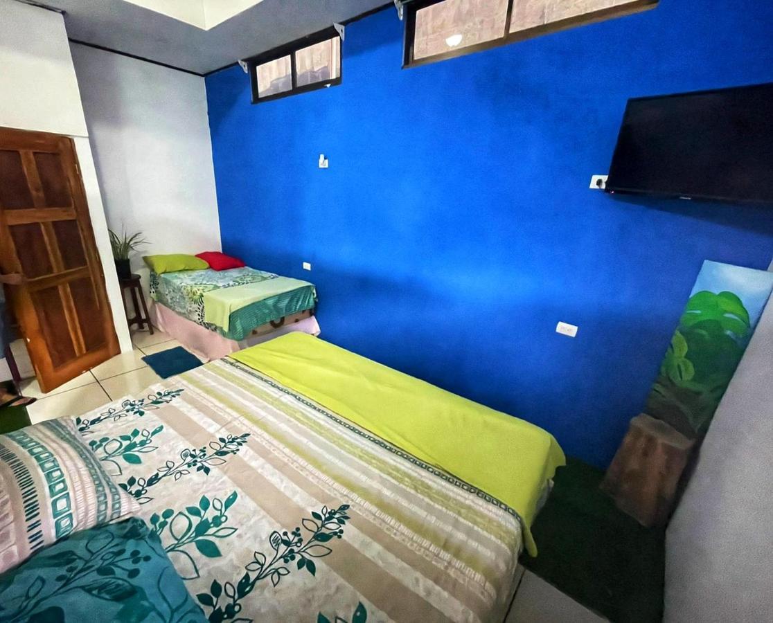 Bato'S Albergue Quepos Exterior foto