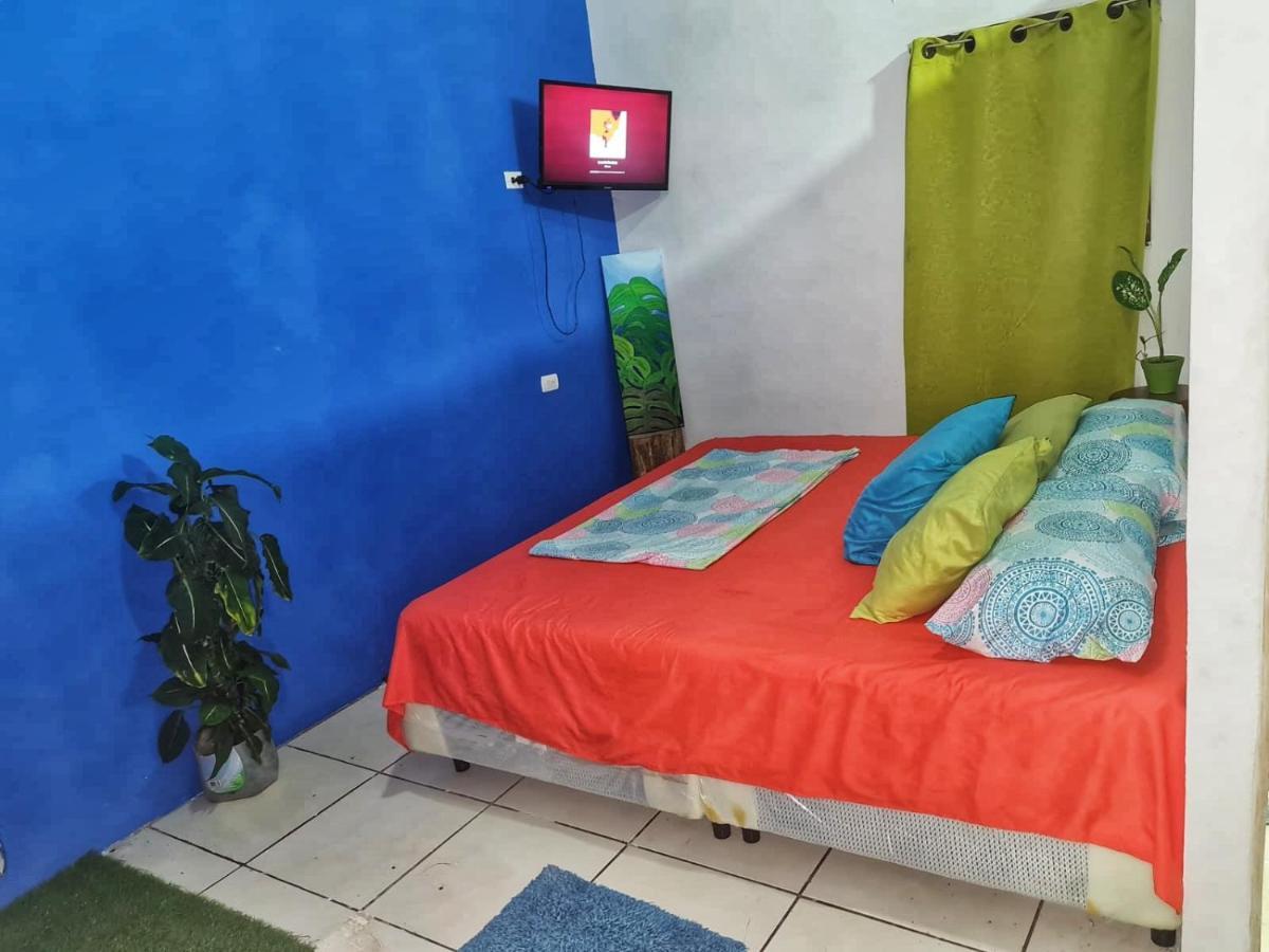 Bato'S Albergue Quepos Exterior foto